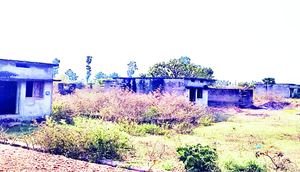 నిర్వాసితులపై నిర్లక్ష్యం