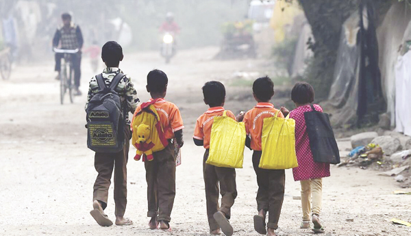 పేద పిల్లలకు విద్య దూరం...తల్లిదండ్రులకు భారం...