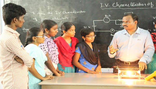 కార్పొరేట్‌ టీచర్ల బతుకులు ఆగం