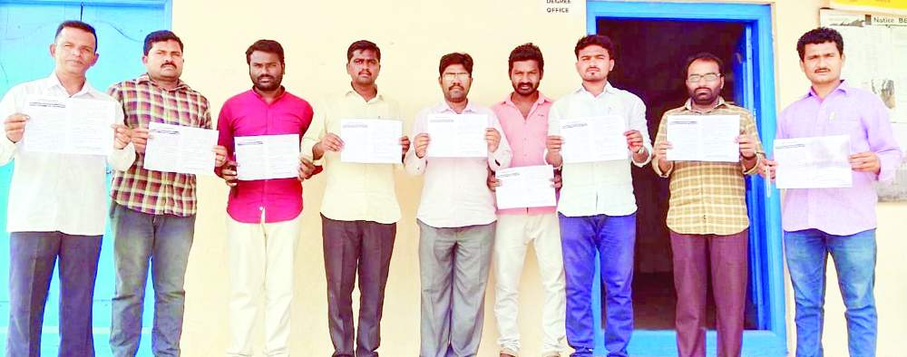 మాట్లాడుతున్న సిఐటియు పట్టణ అధ్యక్షుడు కసాపురం రమేష్‌