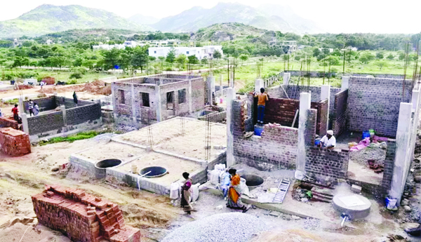 గ్రౌండింగుకు నోచని 3.95 లక్షల ఇళ్లు