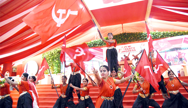 'కన్నూ'రు నిండుగా .. ఎర్రజెండా పండుగ