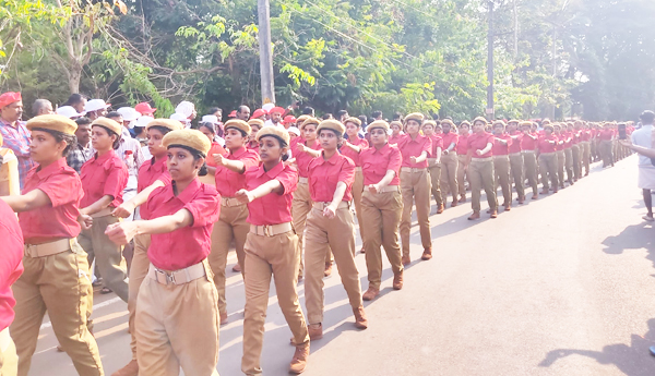 CPM Congress : రెడ్ షర్ట్ వాలంటీర్ల మార్చ్...