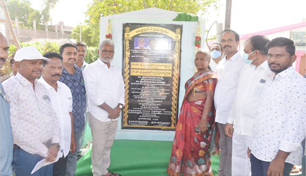 రూ.10 కోట్ల వ్యయంతో డ్రైనేజీల నిర్మాణాలు : ఎమ్మెల్యే మొండితోక