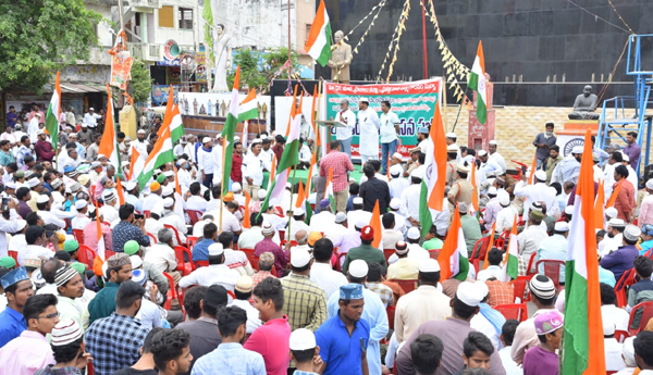 protest,  against, bjp leaders, comments, pravakta, nandigama, ycpmla