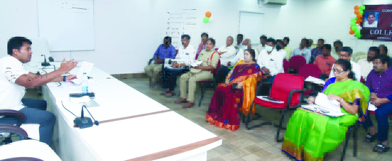 కళాశాలల కార్యకలాపాలపై నిఘా : జెసి