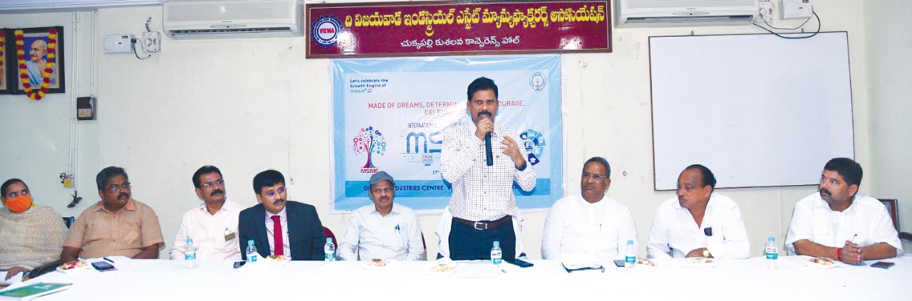చిన్న పరిశ్రమల పురోగతే దేశాభివృద్ధికి సూచిక : కలెక్టర్‌