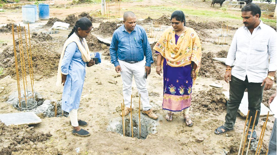 గడువులోగా భవన నిర్మాణాలు పూర్తి చేయాలి