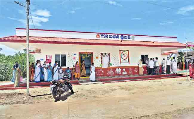 నత్తనడకన వైఎస్‌ఆర్‌ హెల్త్‌ క్లినిక్‌ నిర్మాణ పనులు