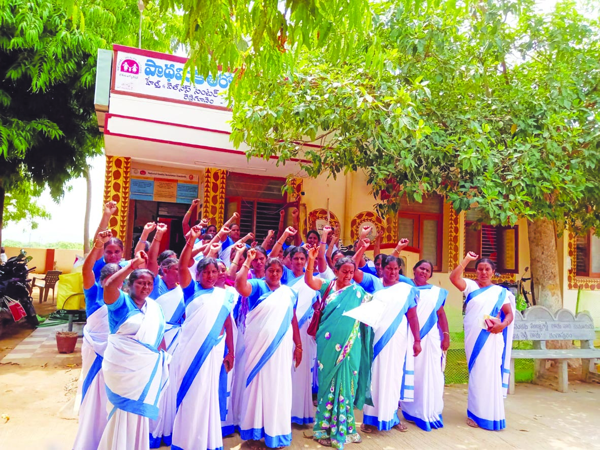 సమస్యలు పరిష్కరించాలని ఆశాల ధర్నాలు