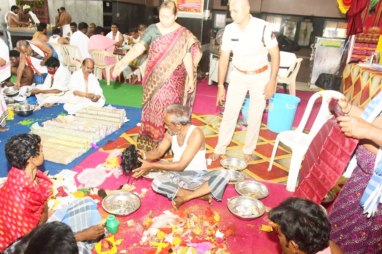 దుర్గగుడి హుండీల ఆదాయం రూ.2.35 కోట్లు