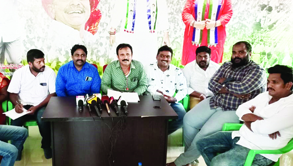 'ఇంటి వద్దకే సంక్షేమ పథకాలు'