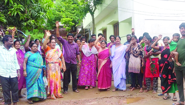 విద్యుత్‌ ఓల్జేజీ హెచ్చు తగ్గులపై నిరసన