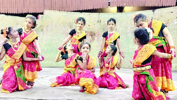 అలరించిన కూచిపూడి, జానపద నృత్యాలు