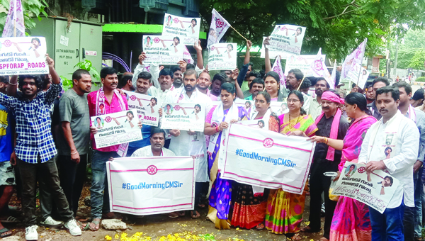 రోడ్లు అధ్వానం : పసుపులేటి