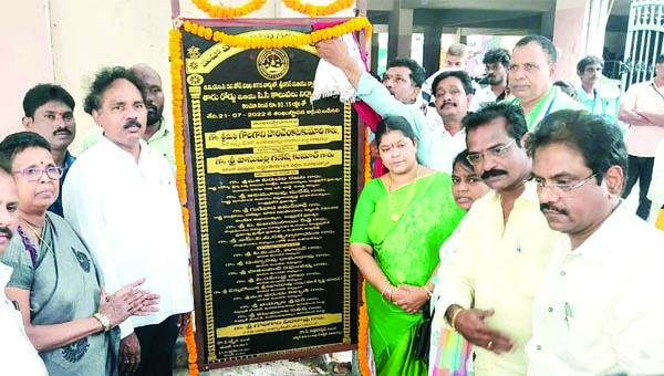 అభివృద్ధి పనులకు మేయర్‌ శంకుస్థాపన