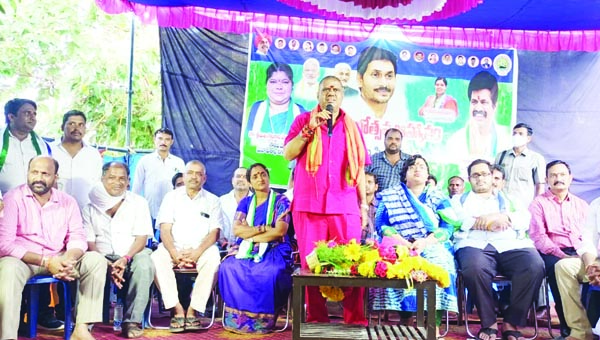 అభివృద్ధి పనులకు శంకుస్థాపన