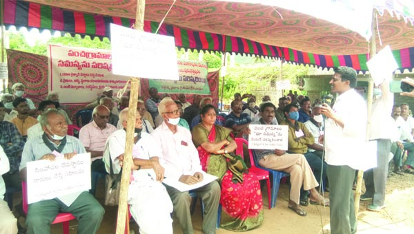 పంచ గ్రామాల సమస్యపై ధర్నా