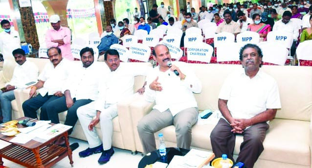పాఠశాలల విలీనంపై అభ్యంతరం