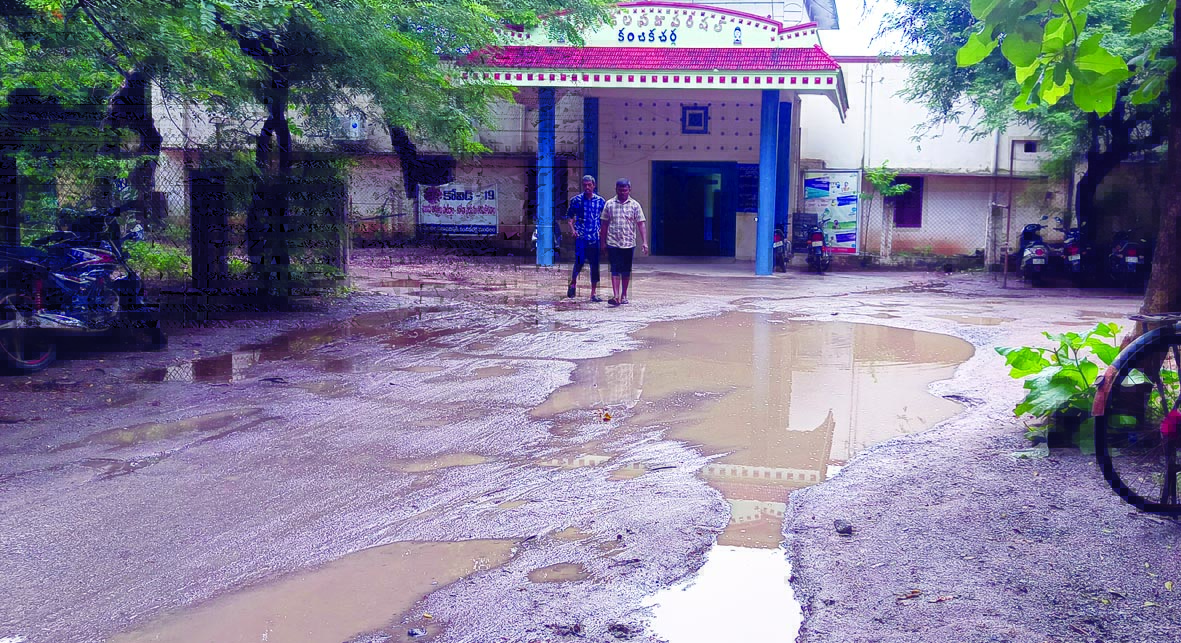 మురికికూపంలా ఎండిఒ కార్యాలయం