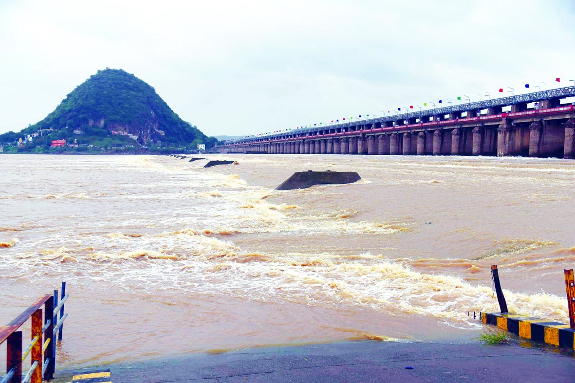 ఇంకా వరద ఉధృతి
