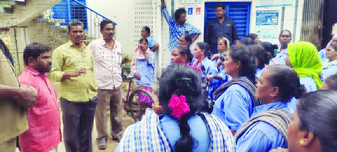 కార్మికులకు హెల్త్‌ అలవెన్సులివ్వాలి