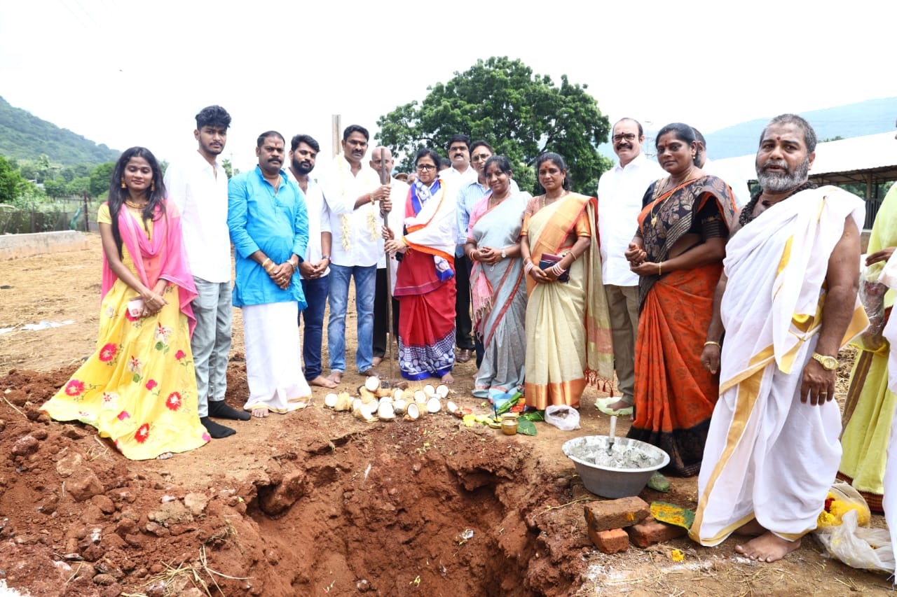 గోశాలలో నూతన షెడ్‌ నిర్మాణం