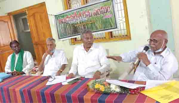 బలవంతంగా భూములు తీసుకోరాదు