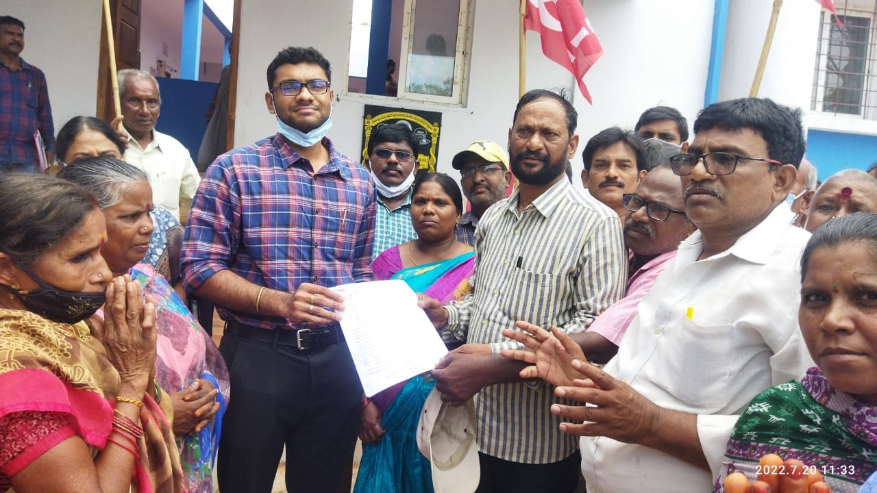 జ్యూట్‌ కార్మికులకు ఇళ్ల పట్టాలివ్వాలి