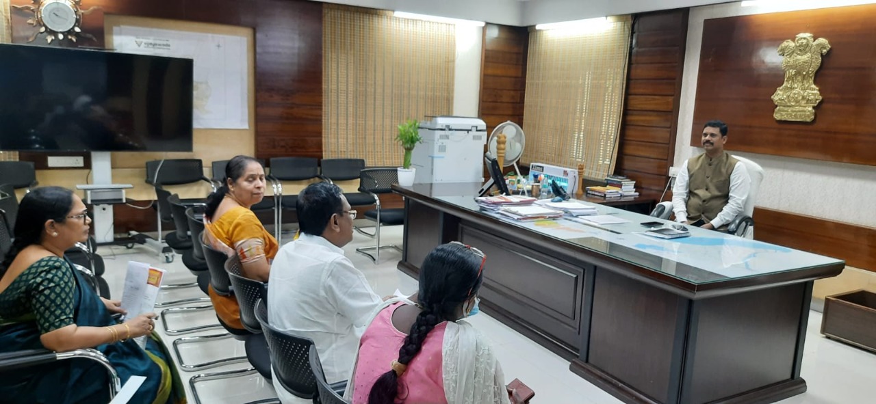 సమన్వయంతో దసరా ఉత్సవాలు నిర్వహించాలి -కలెక్టర్‌