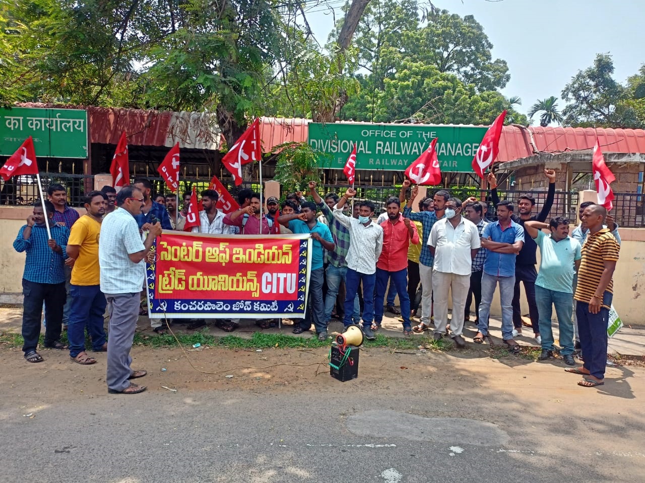  కాంట్రాక్టు కార్మికులను రెగ్యులర్‌ చేయాలి