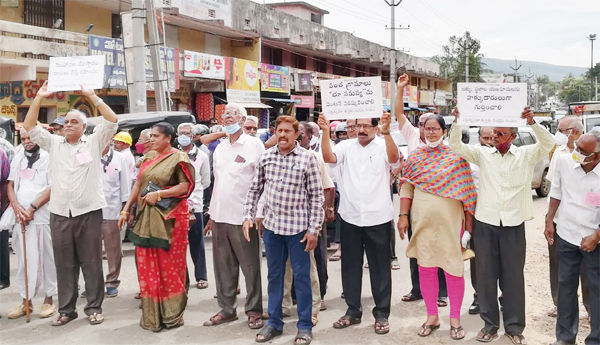 Solve, the, land, problem, of, five, villages, Sammakka, Praja, Rythu, Welfare, Association