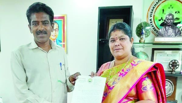 పెంచిన ఆస్తిపన్ను, చెత్త పన్ను నిలిపివేస్తూ తీర్మానం చేయాలి