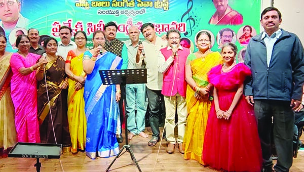 అలరించిన సినీ సంగీత విభావరి