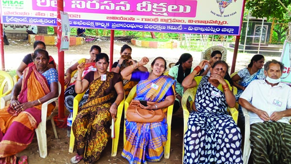 స్టీల్‌ప్లాంట్‌ ప్రయివేటీకరణపై సుప్రీంకోర్టులో రాష్ట్ర ప్రభుత్వం ఛాలెంజ్‌ చేయాలి