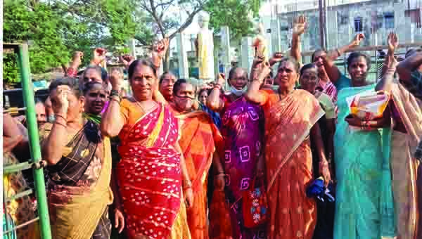 కనీస వేతనం ఇవ్వాలని ఎండిఎం కార్మికుల ధర్నా