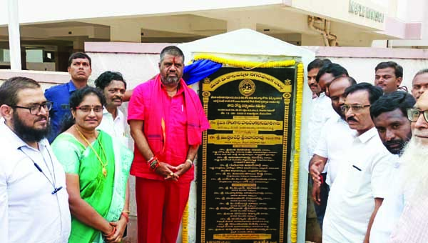 అభివృద్ధి పనులకు శంకుస్థాపన