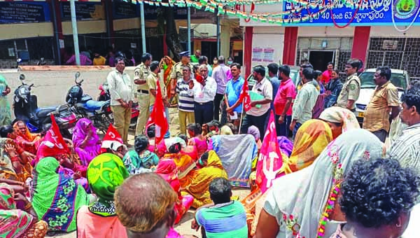 మున్సిపల్‌ కార్మికుల ఆందోళన