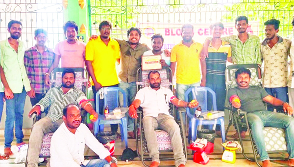 42 మంది రక్తదానం