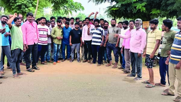 క్లాప్‌ వాహన డ్రైవర్లకు రూ.26 వేలు ఇవ్వాలి