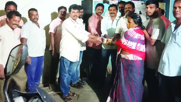 సోమరాజు కుటుంబానికి నష్టపరిహారం