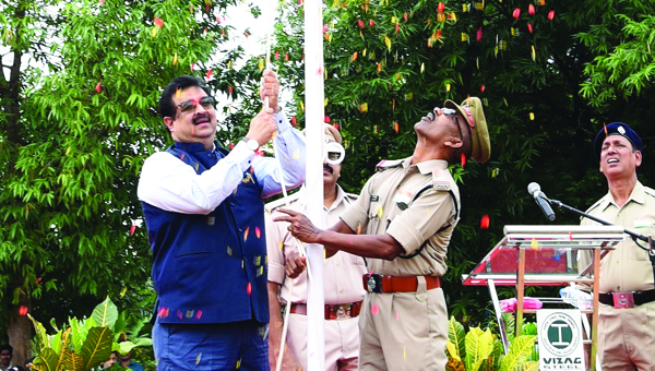 ప్రభుత్వ రంగ సంస్థల్లో పతాకావిష్కరణలు