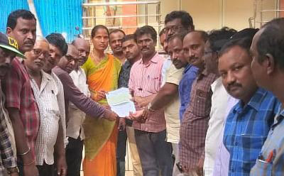 కాంట్రాక్టు కార్మికుని కుటుంబానికి అండ