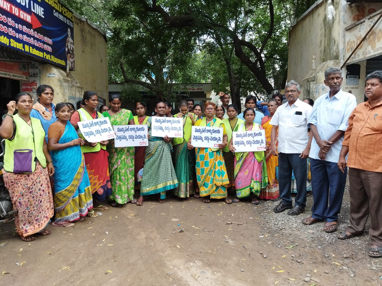 చెత్త పన్నుకు, వేతనాలకు లింక్‌ పెట్టే ఆదేశాలు రద్దు చేయాలి