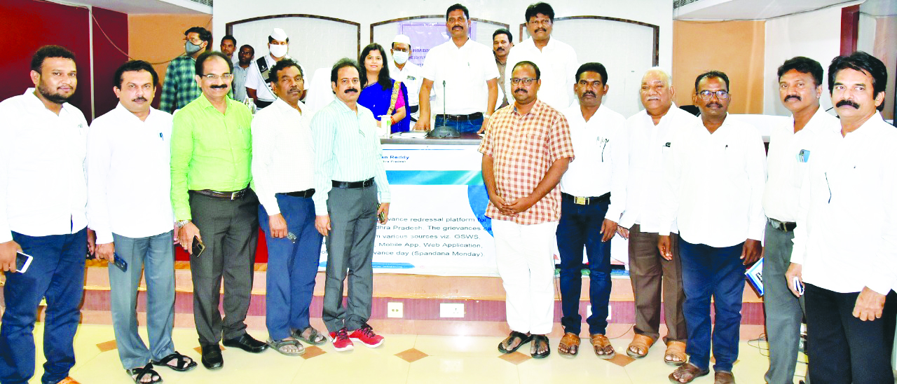 స్వాతంత్య్ర స్ఫూర్తిని చాటుదాం : కలెక్టర్‌