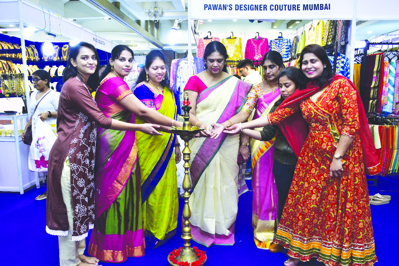 రఫెల్స్‌ ఎగ్జిబిషన్‌ ప్రారంభం