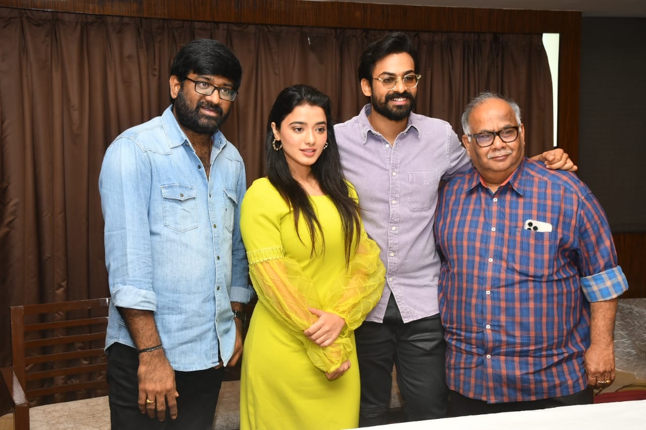 'రంగ రంగ వైభవంగా' చిత్రం బృందం సందడి