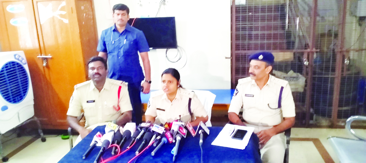 హర్షిత ఆత్మహత్య కేసులో ఏడుగురు అరెస్టు