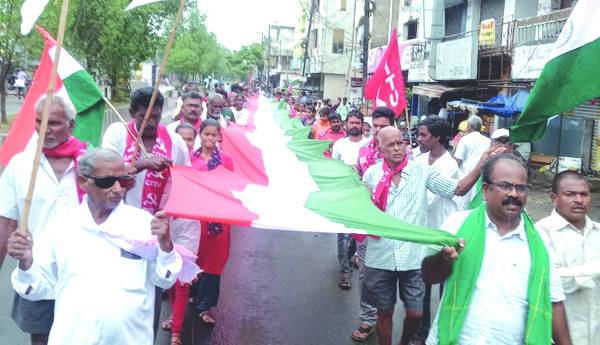 మతోన్మాదం బారి నుంచి దేశాన్ని రక్షించుకోవాలి