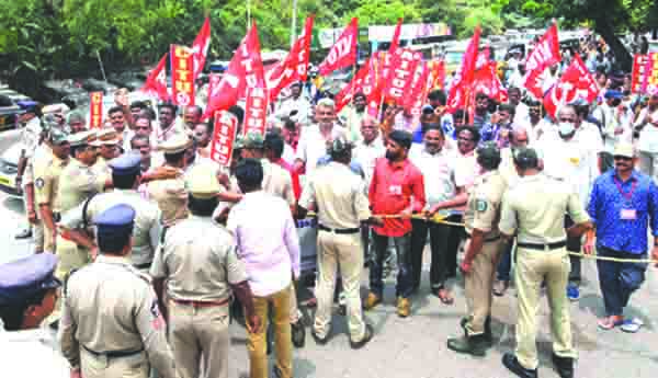 లేబర్‌ కోడ్స్‌ రద్దు చేయాల్సిందే..